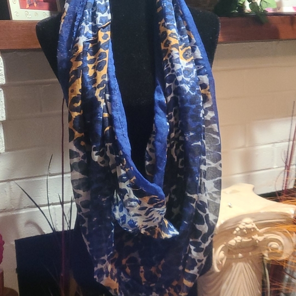 Scraf - Picture 4 of 4